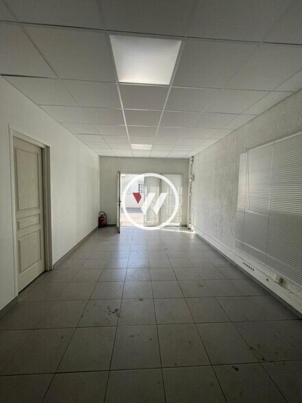 Bureau dans Aubagne à louer - Photo intérieure – Image 3 sur 18