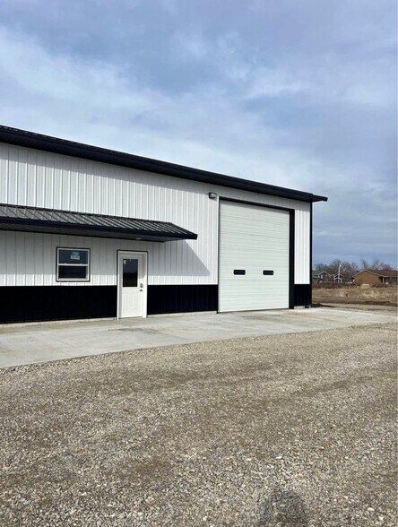 51 Dale Lee Dr, Palo, IA à louer - Photo de l’immeuble – Image 2 sur 17