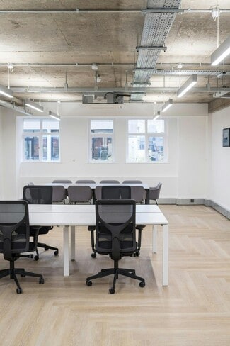 Plus de détails pour 28 St John's Sq, Londres - Bureau à louer