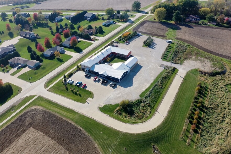 101 Huber Dr, Calmar, IA à vendre - Aérien – Image 2 sur 4