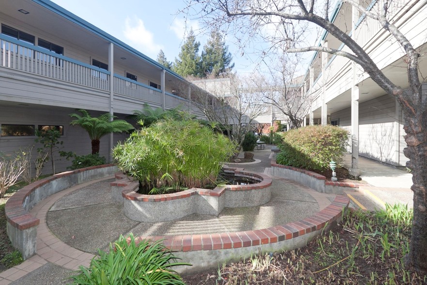 1667 Dominican Way, Santa Cruz, CA à louer - Photo principale – Image 1 sur 1