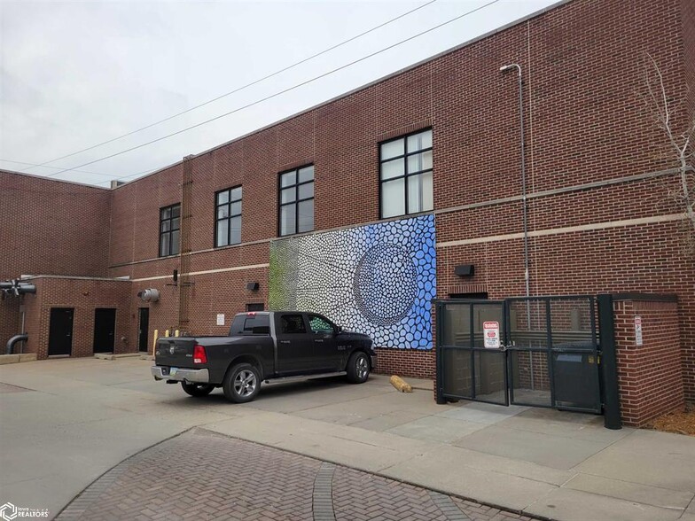 127 E Main St, Ottumwa, IA à louer - Photo de l’immeuble – Image 3 sur 11