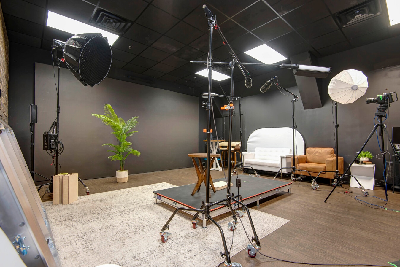 1531 E Bradford Pky, Springfield, MO 65804 - Lot 320 -  - Photo intérieure - Image 1 of 18