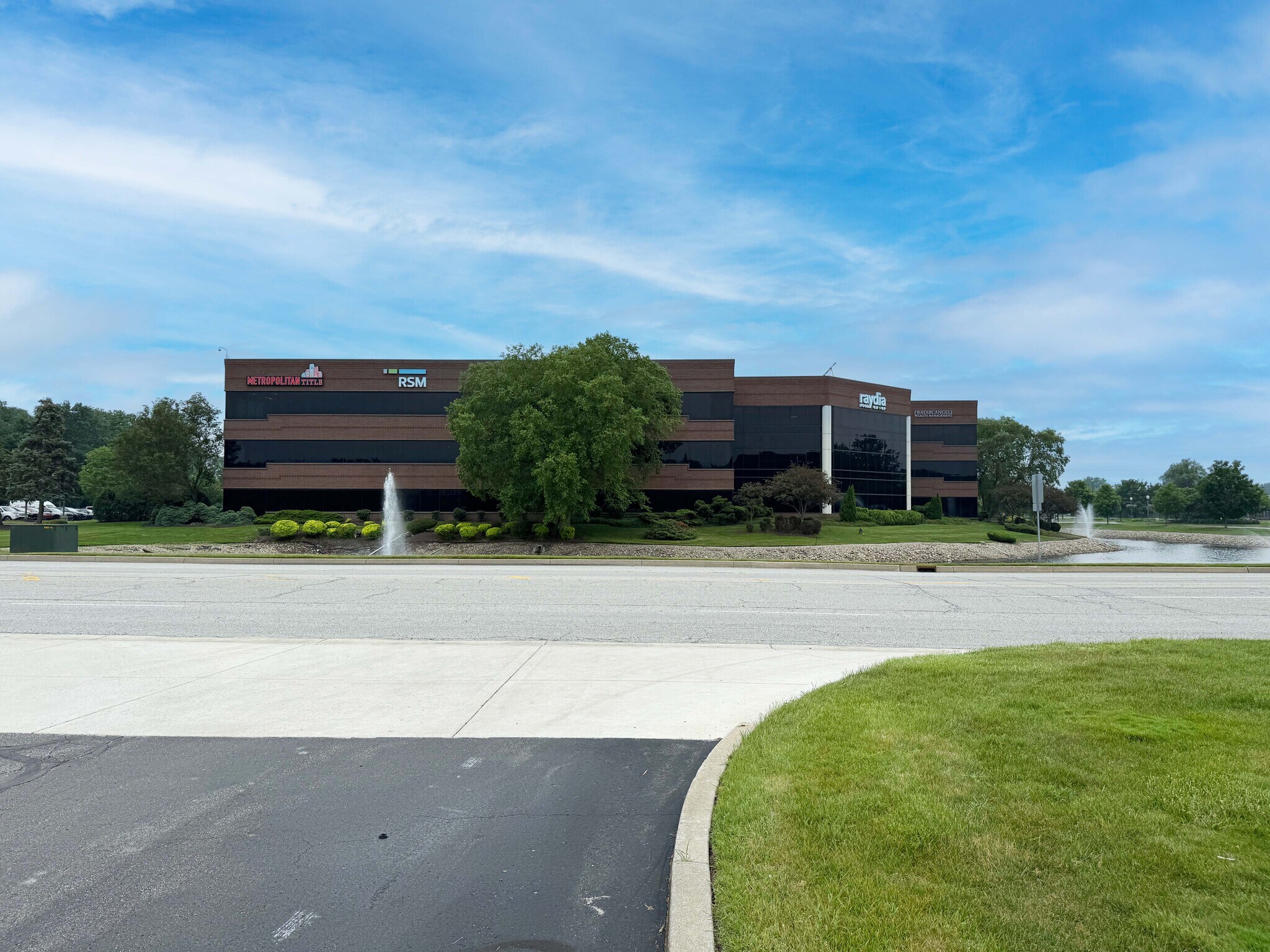 4100 Edison Lakes Pky, Mishawaka, IN à vendre Photo de l’immeuble– Image 1 sur 15