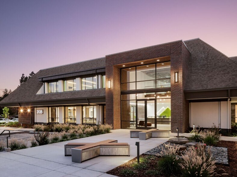 2135 Butano Dr, Sacramento, CA à louer - Photo de l’immeuble – Image 1 sur 6