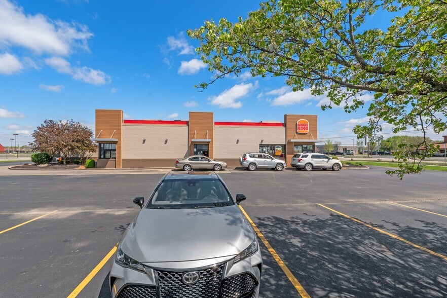 3904 W Bethel Ave, Muncie, IN à vendre - Photo de l’immeuble – Image 3 sur 5