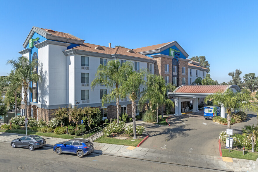 W Kathryn Ave, Fresno, CA à vendre - Photo de l’immeuble – Image 1 sur 21