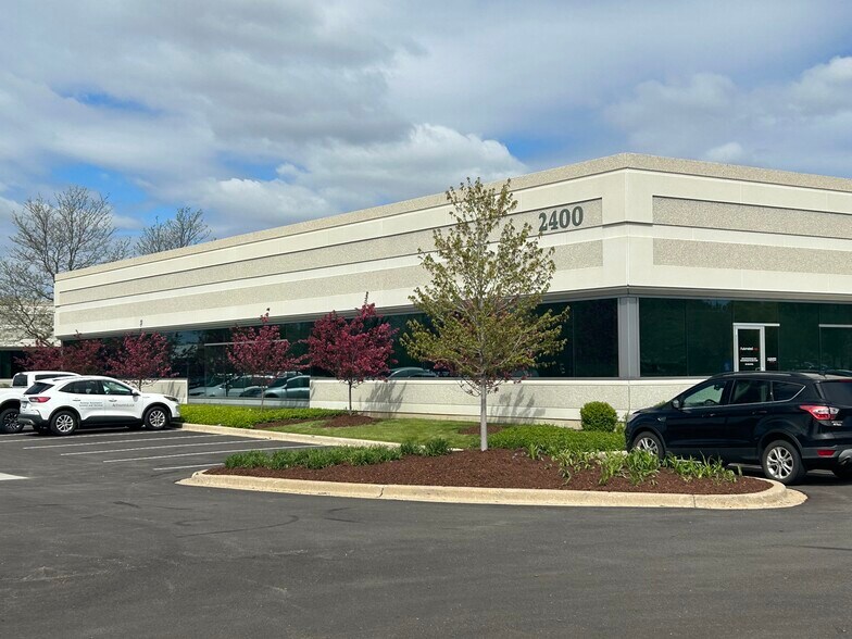 2400 Ogden Ave, Lisle, IL à louer - Photo de l’immeuble – Image 3 sur 13