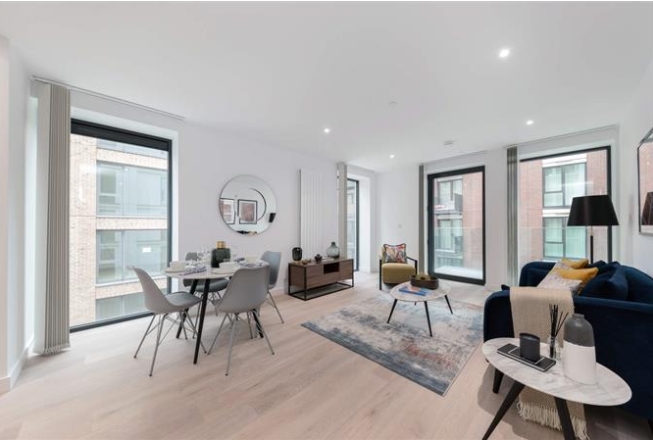 22 Royal Crest Av, Londres à vendre - Photo intérieure – Image 3 sur 6