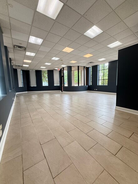 223 Dundee Ave, Elgin, IL à louer - Photo de l’immeuble – Image 2 sur 15