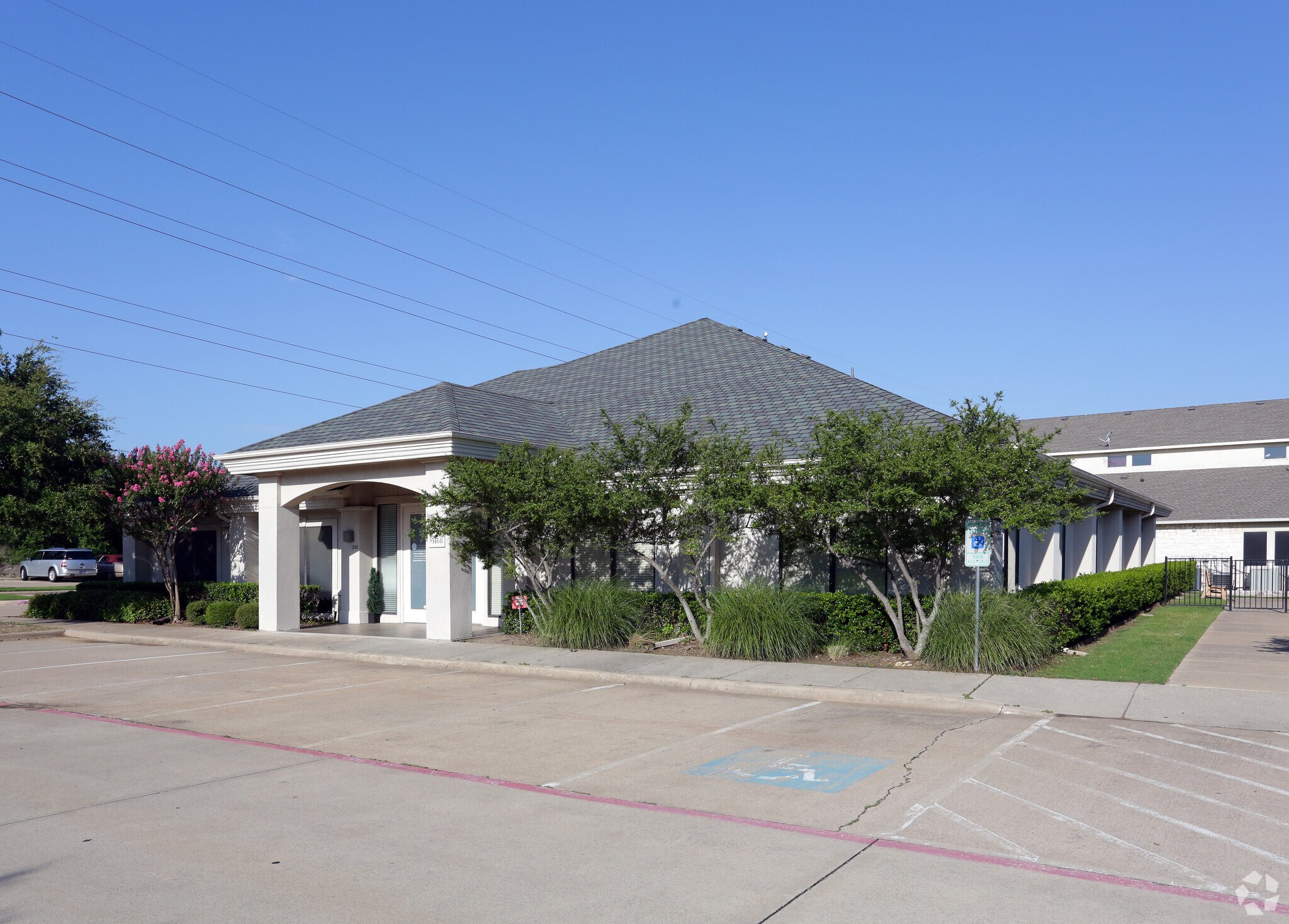 5168 Village Creek Dr, Plano, TX à louer Photo principale– Image 1 sur 26
