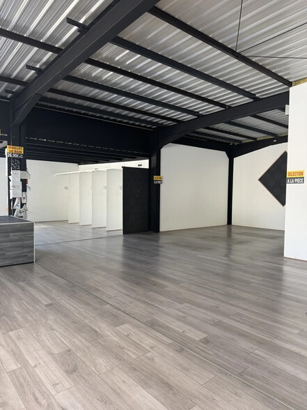 Local d’activités dans Saint-Vit à louer - Photo intérieure – Image 2 sur 3