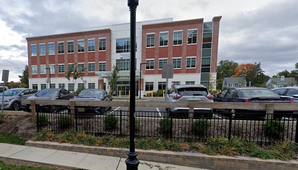311 Bay Ave, Glen Ridge, NJ à louer - Photo de l’immeuble – Image 2 sur 3