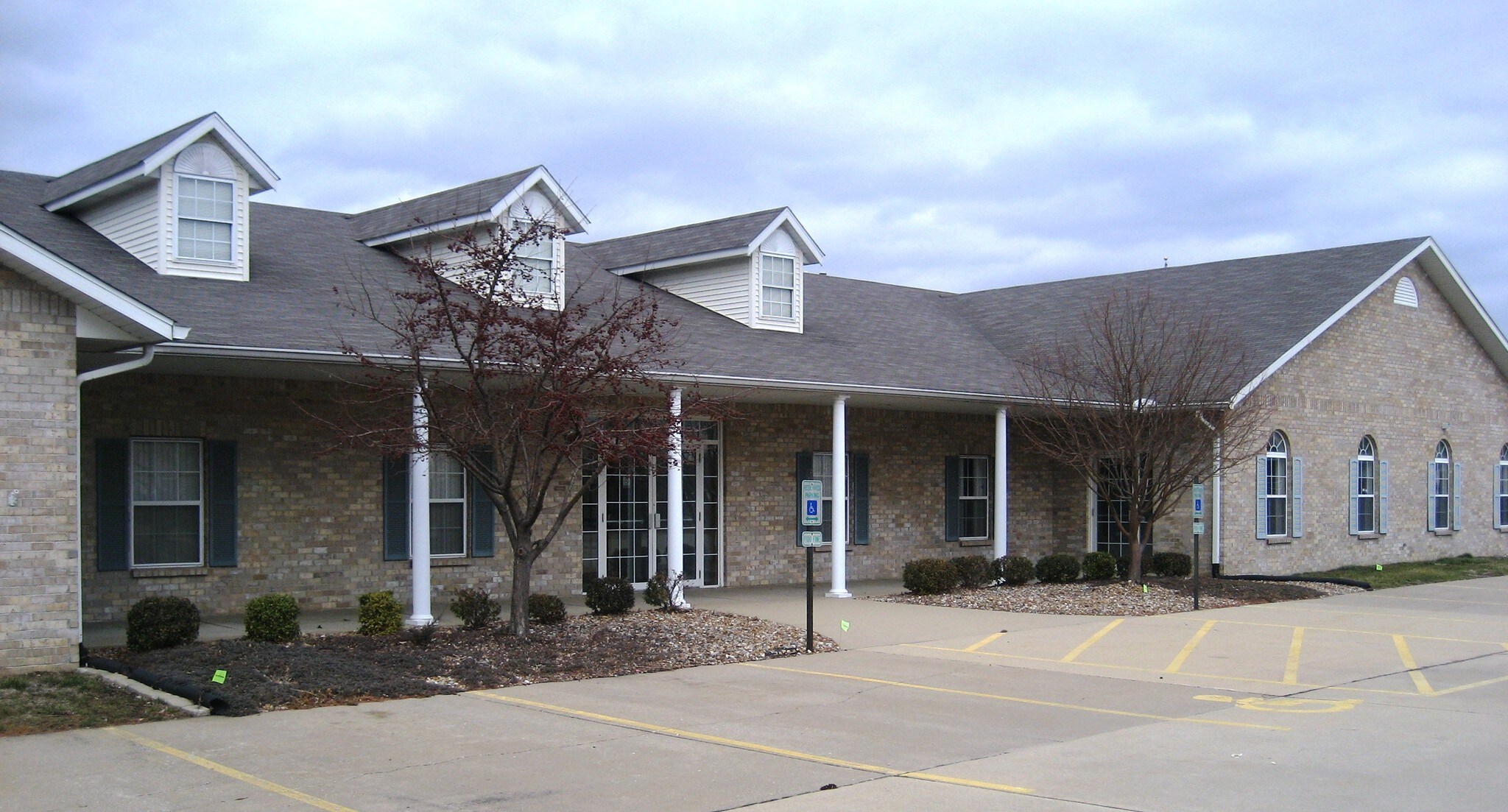1075 Eastgate Dr, O'Fallon, IL à louer Photo de l’immeuble– Image 1 sur 9