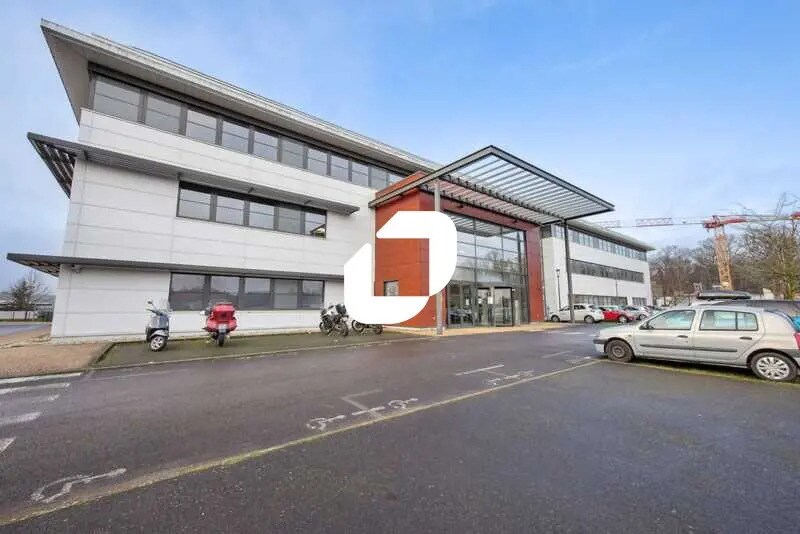 Bureau dans Bruyères-le-Châtel à louer - Photo de l’immeuble – Image 1 sur 11