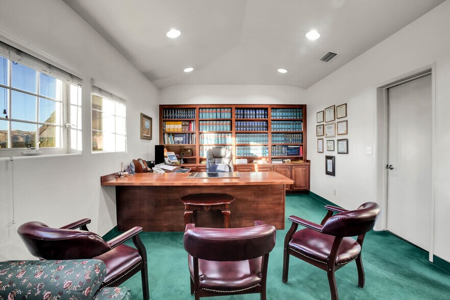 7255 Joshua Ln, Yucca Valley, CA à louer - Photo de l’immeuble – Image 3 sur 9