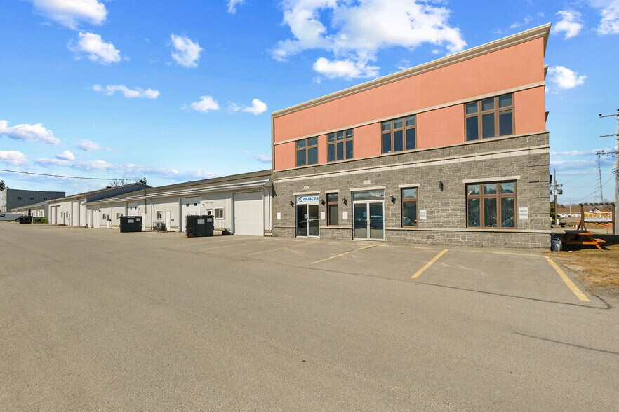 100-130 Industrial Av, Carleton Place, ON à louer - Photo de l’immeuble – Image 3 sur 8