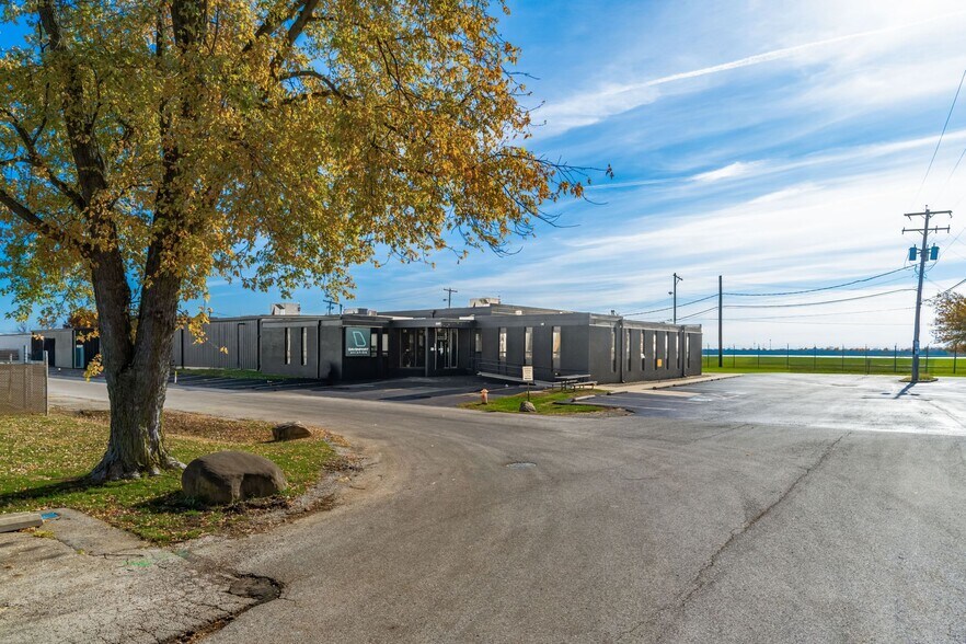 2300 Marilyn Ln, Columbus, OH à louer - Photo de l’immeuble – Image 1 sur 10