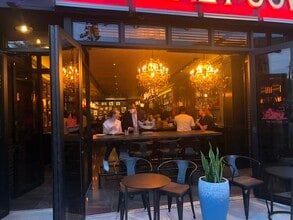 42-07 Bell Blvd, Bayside, NY à louer Photo intérieure– Image 2 sur 20