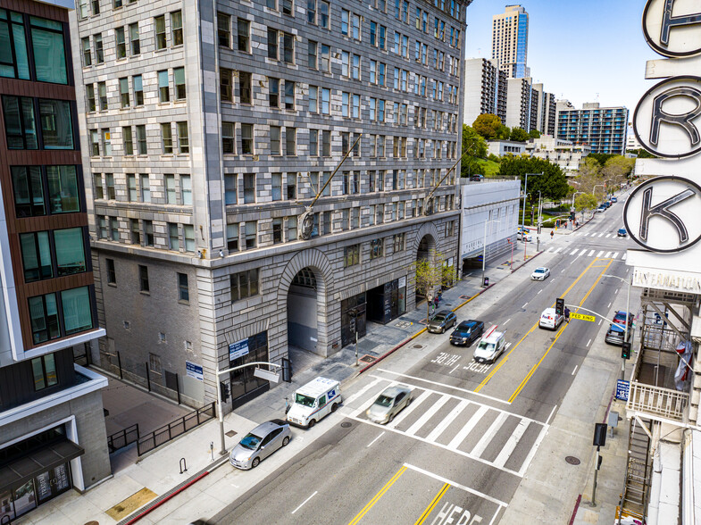 417 S Hill St, Los Angeles, CA à vendre - Photo de l’immeuble – Image 1 sur 135