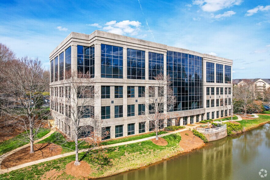 4135 S Stream Blvd, Charlotte, NC à louer - Photo de l’immeuble – Image 2 sur 10