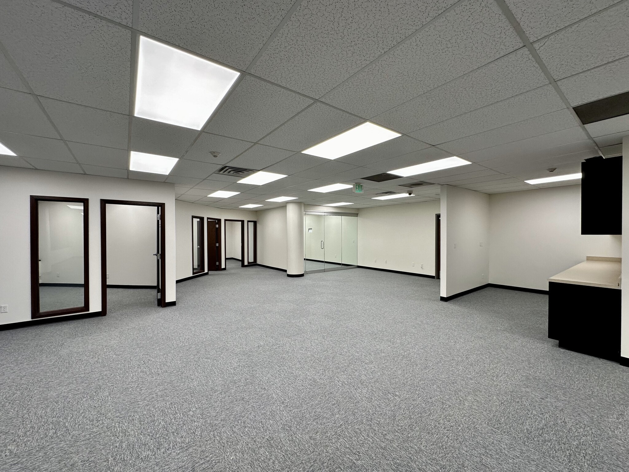 1245 E Brickyard Rd, Salt Lake City, UT à louer Photo de l’immeuble– Image 1 sur 3