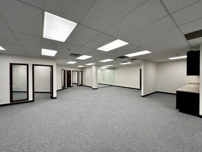 1245 E Brickyard Rd, Salt Lake City, UT à louer Photo de l’immeuble– Image 1 sur 3