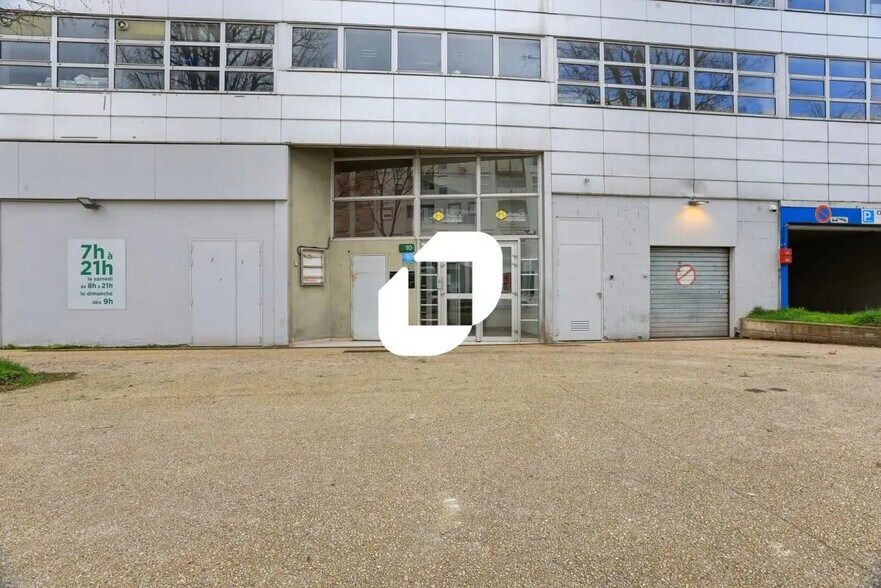 Bureau dans Noisiel à vendre - Photo de l’immeuble – Image 2 sur 11