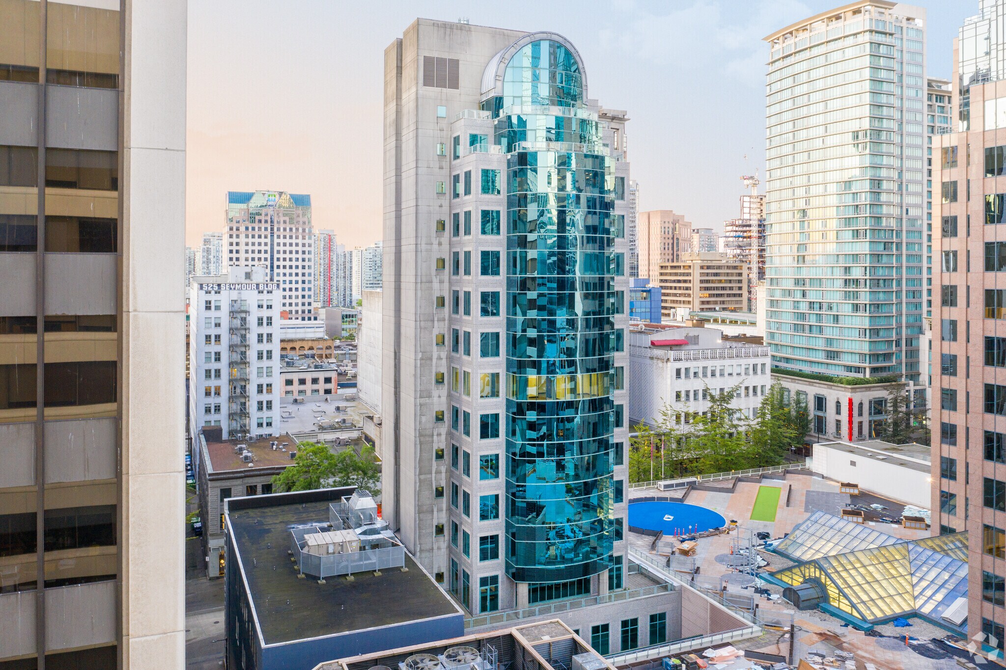 570 Granville St, Vancouver, BC à louer Photo de l’immeuble– Image 1 sur 6
