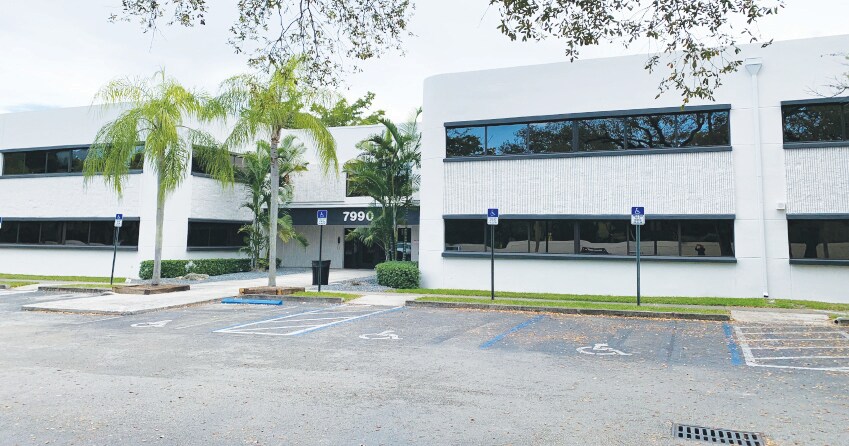 7990 SW 117th Ave, Miami, FL à louer - Photo de l’immeuble – Image 1 sur 8