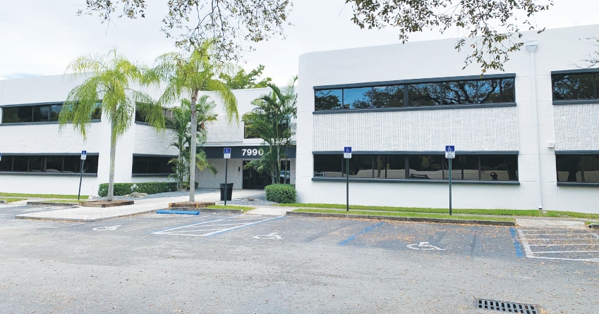 7990 SW 117th Ave, Miami, FL à louer Photo de l’immeuble– Image 1 sur 9