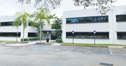 7990 SW 117th Ave, Miami, FL à louer Photo de l’immeuble– Image 1 sur 9