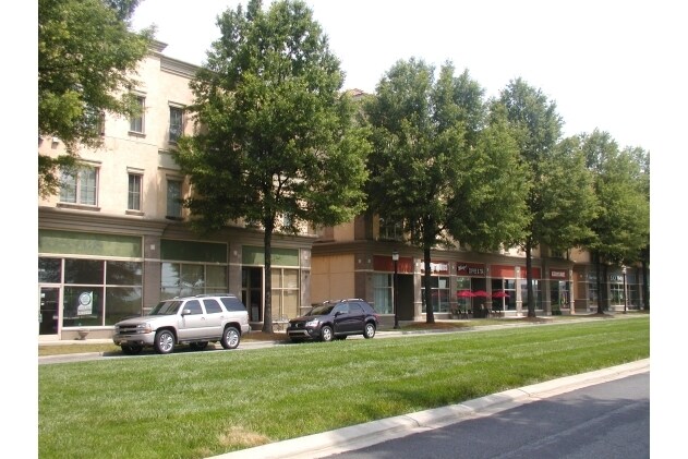 17115 Kenton Dr, Cornelius, NC à louer - Photo de l’immeuble – Image 2 sur 4