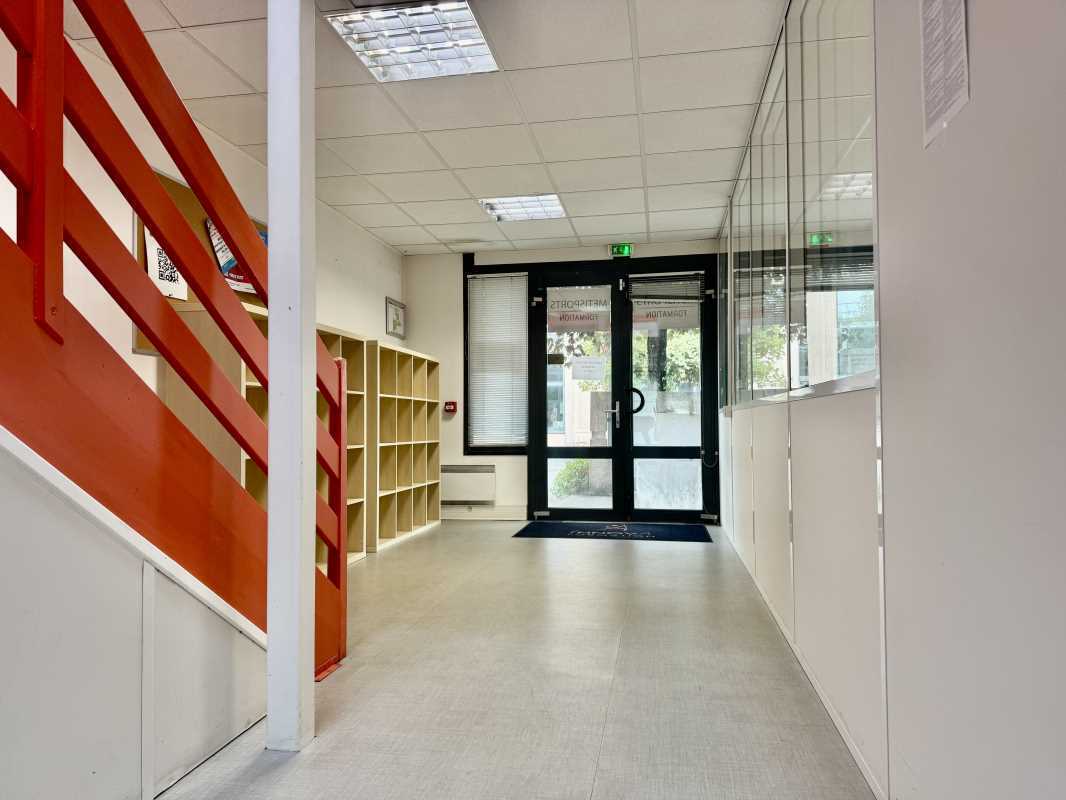 34 Rue Du 35eme Regiment D'Aviation, Bron à louer Photo intérieure– Image 1 sur 14