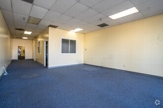 993 W Valley Blvd, Bloomington, CA à louer Photo intérieure– Image 1 sur 2