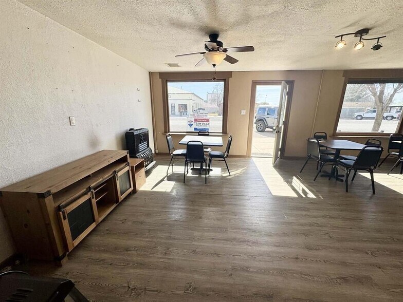 218 Main St, Coldwater, KS à vendre - Photo de l’immeuble – Image 3 sur 11