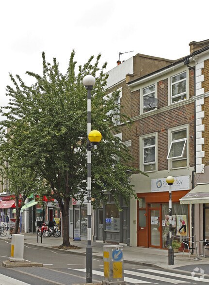 151 Askew Rd, Londres à louer - Photo de l’immeuble – Image 2 sur 2