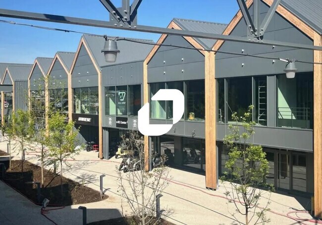 Plus de détails pour 4 Rue Des Frères Louis Et Emile Bertrand, Vénissieux - Local commercial à vendre