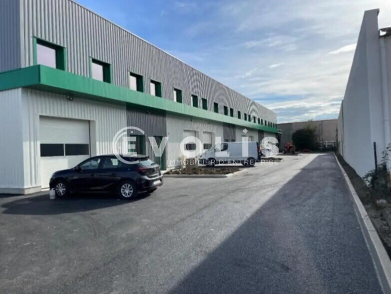 12 Rue Léopha, Mions à louer - Photo de l’immeuble – Image 1 sur 12