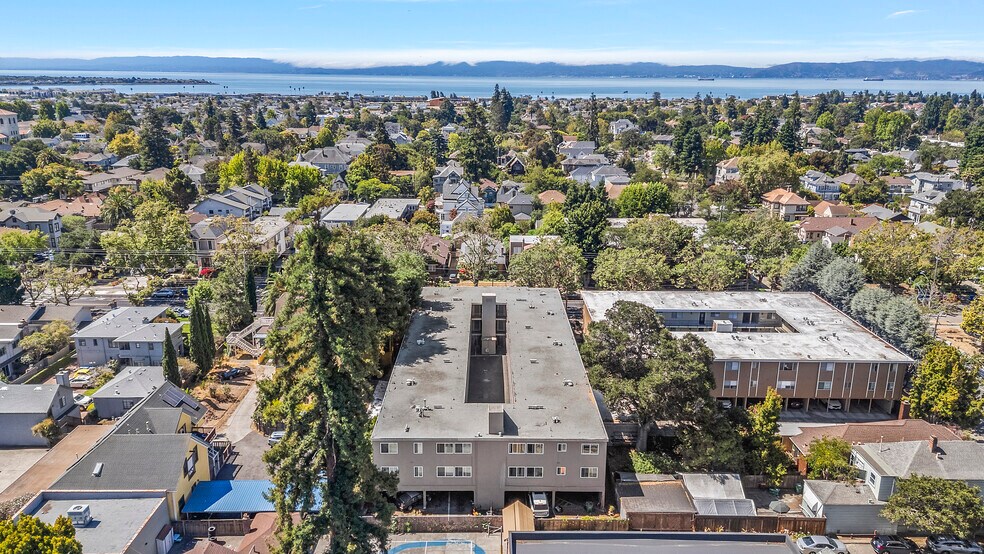 1715 Central Ave, Alameda, CA à vendre - Photo de l’immeuble – Image 2 sur 6