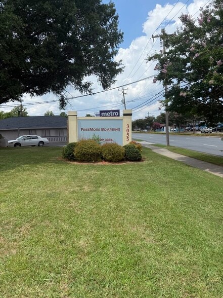 3035-3055 Freedom Drive, Charlotte, NC à vendre - Photo de l’immeuble – Image 3 sur 33