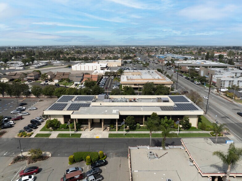 3356 W Ball Rd, Anaheim, CA à vendre - Photo de l’immeuble – Image 3 sur 33