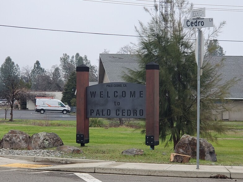 9372 Deschutes Rd, Palo Cedro, CA à louer - Photo de l’immeuble – Image 2 sur 11