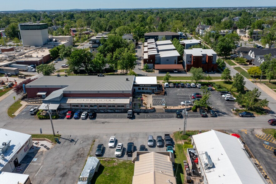 406 SE 5th St, Bentonville, AR à vendre - Photo de l’immeuble – Image 2 sur 13