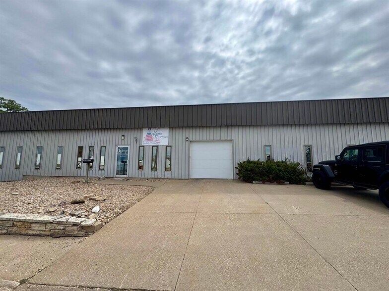 109 Adams St SE, Cascade, IA à louer - Photo de l’immeuble – Image 1 sur 1