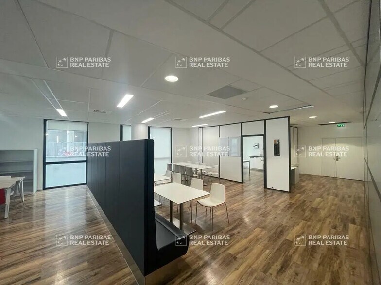 Bureau dans Marseille à louer - Photo de l’immeuble – Image 2 sur 10