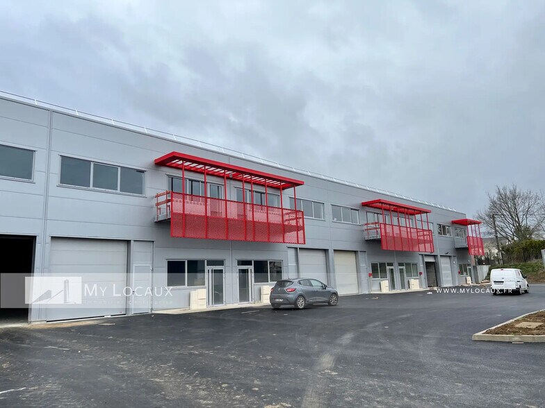 Local d’activités dans Frépillon à louer - Photo de l’immeuble – Image 3 sur 5