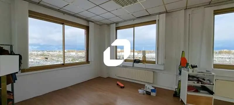 Bureau dans Noisy-le-Sec à louer - Photo de l’immeuble – Image 3 sur 9