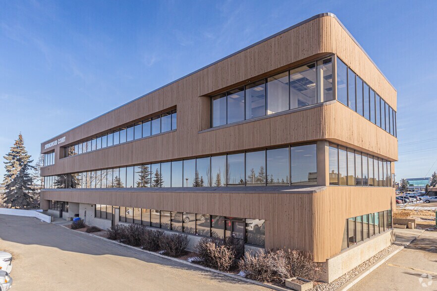 4220 98th St NW, Edmonton, AB à louer - Photo principale – Image 1 sur 5