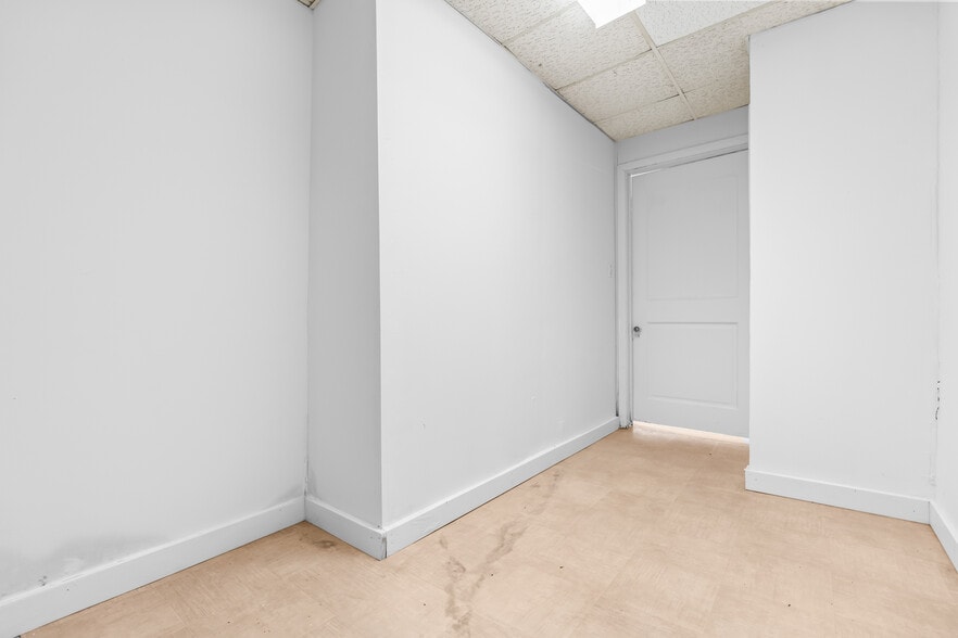 231 E Elm St, Hillsboro, TX à louer - Photo intérieure – Image 2 sur 22